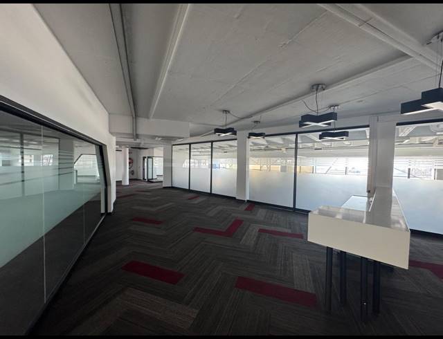 753M² SHOWROOM TO LET IN KRAMERVILLE
